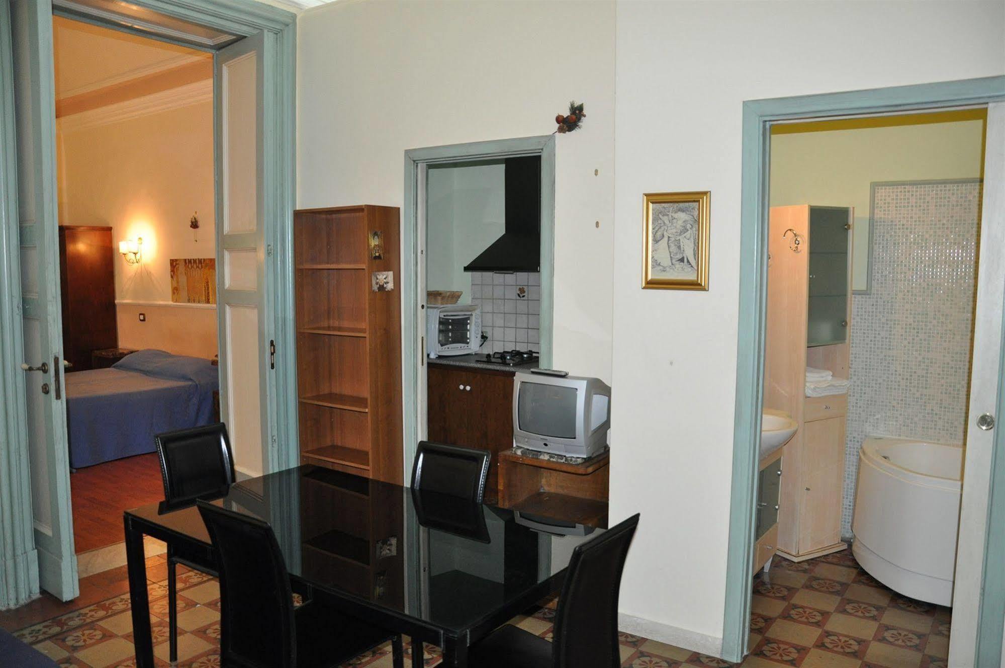 B&B Teatro Bellini คาตาเนีย ภายนอก รูปภาพ
